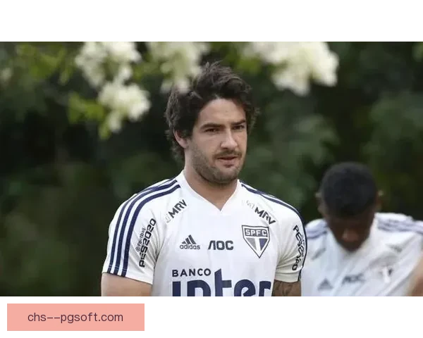 帕托与圣保罗合同结束后正式离队球迷送别时刻到来