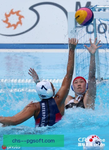 女子水球落水复位，快速调整防守阵型守住球门